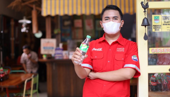 man holding a sprite bottle