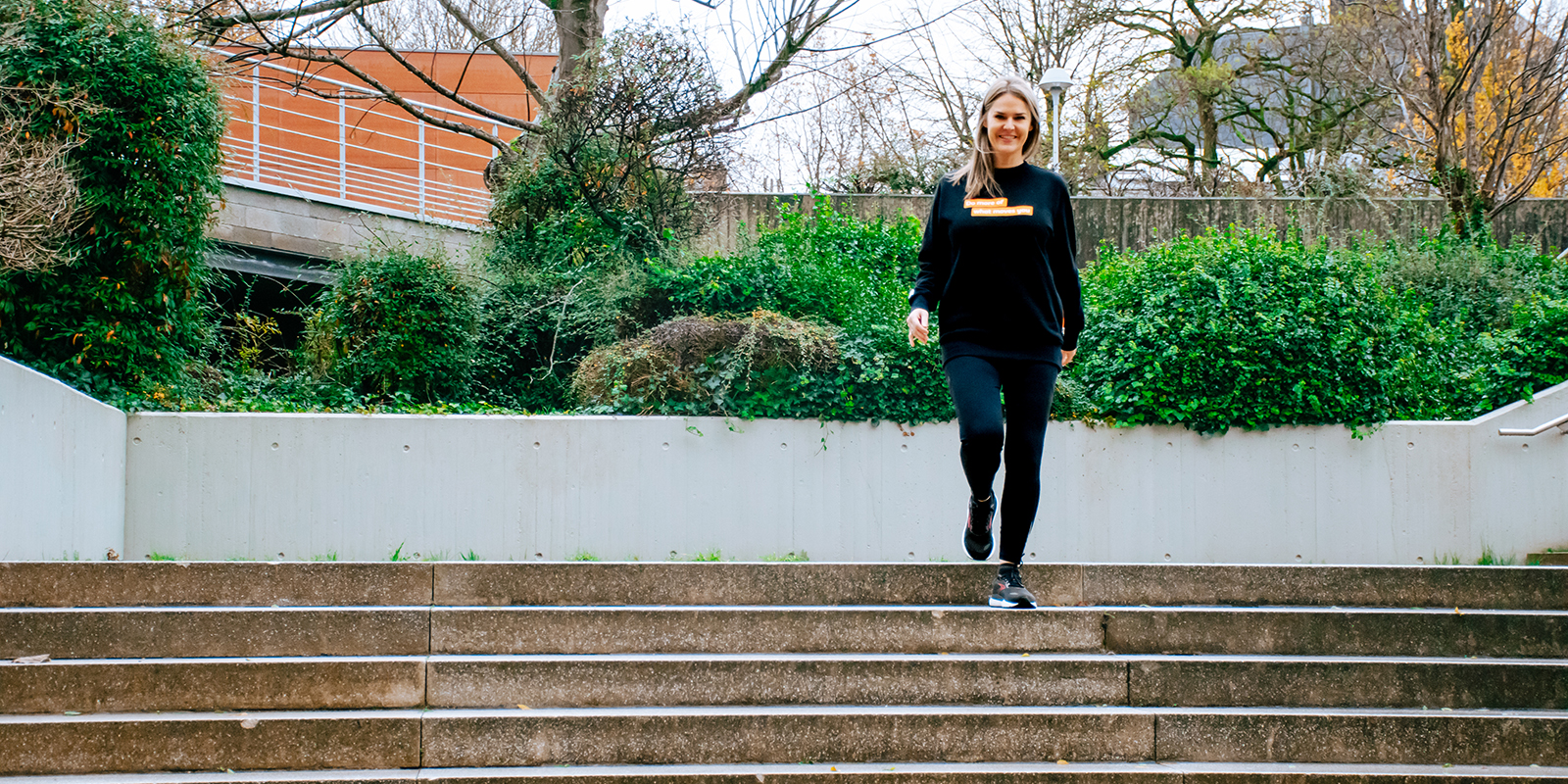 A sporty woman is walking down stairs