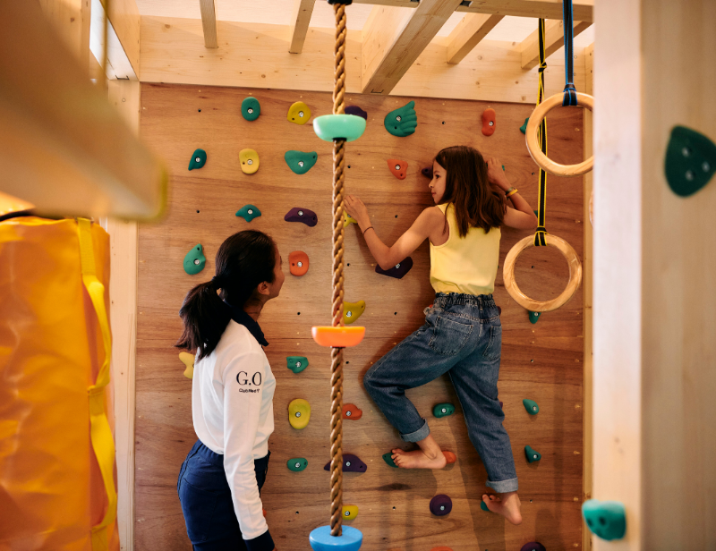 A Childcare Coordinator playing with a kid at Club Med