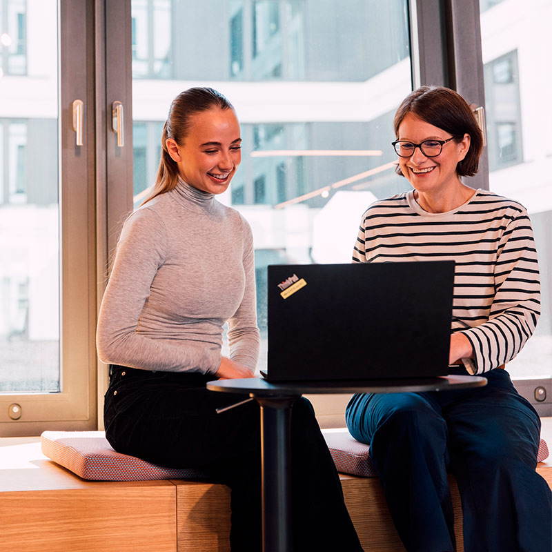 Two Sanofians working together in the office