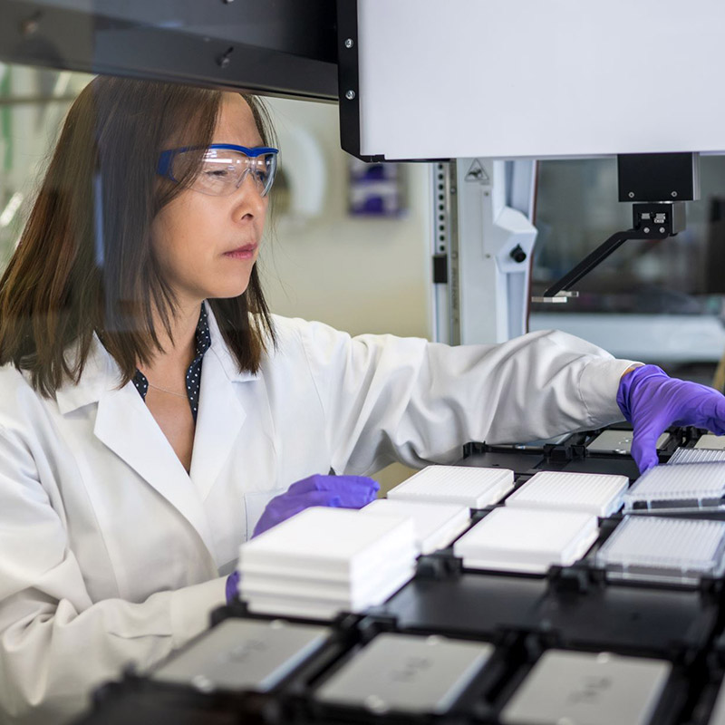 Sanofian working in a lab setting
