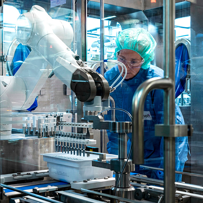 Sanofians working in a lab