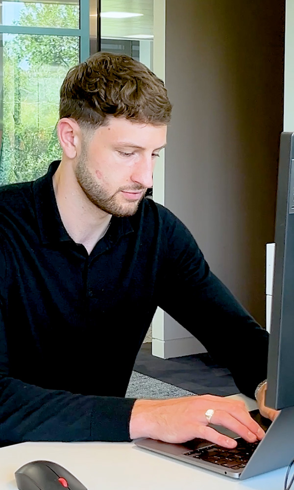 Sanofian James working at Sanofi office in the United Kingdom