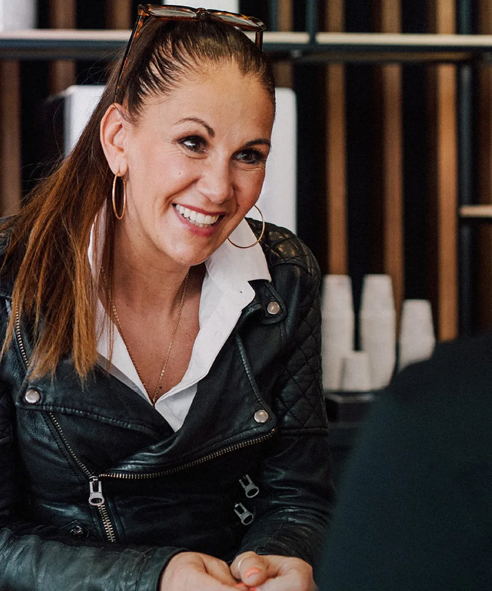 <p>*<br>Stephanie Lacroix<br>Digital Business Analysis Lead Omnichannel<br>Stimmungs-Macherin.</p> photo