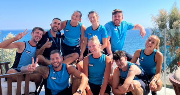a groups of TUI blue colleagues smiling at the camera