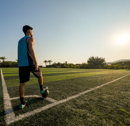 Fussbaltrainer auf dem Feld