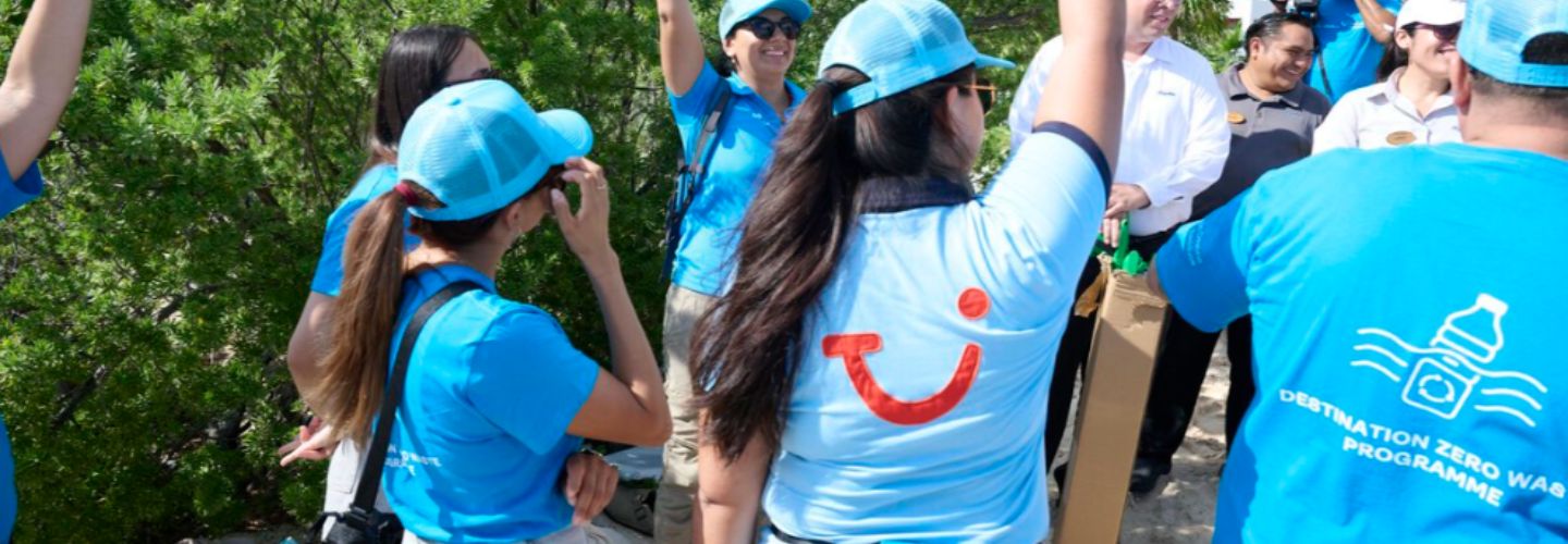 A TUI Mexico colleague stands alongside TUI Care Foundation colleagues
