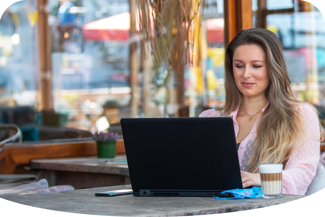 Women on laptop in Cafe