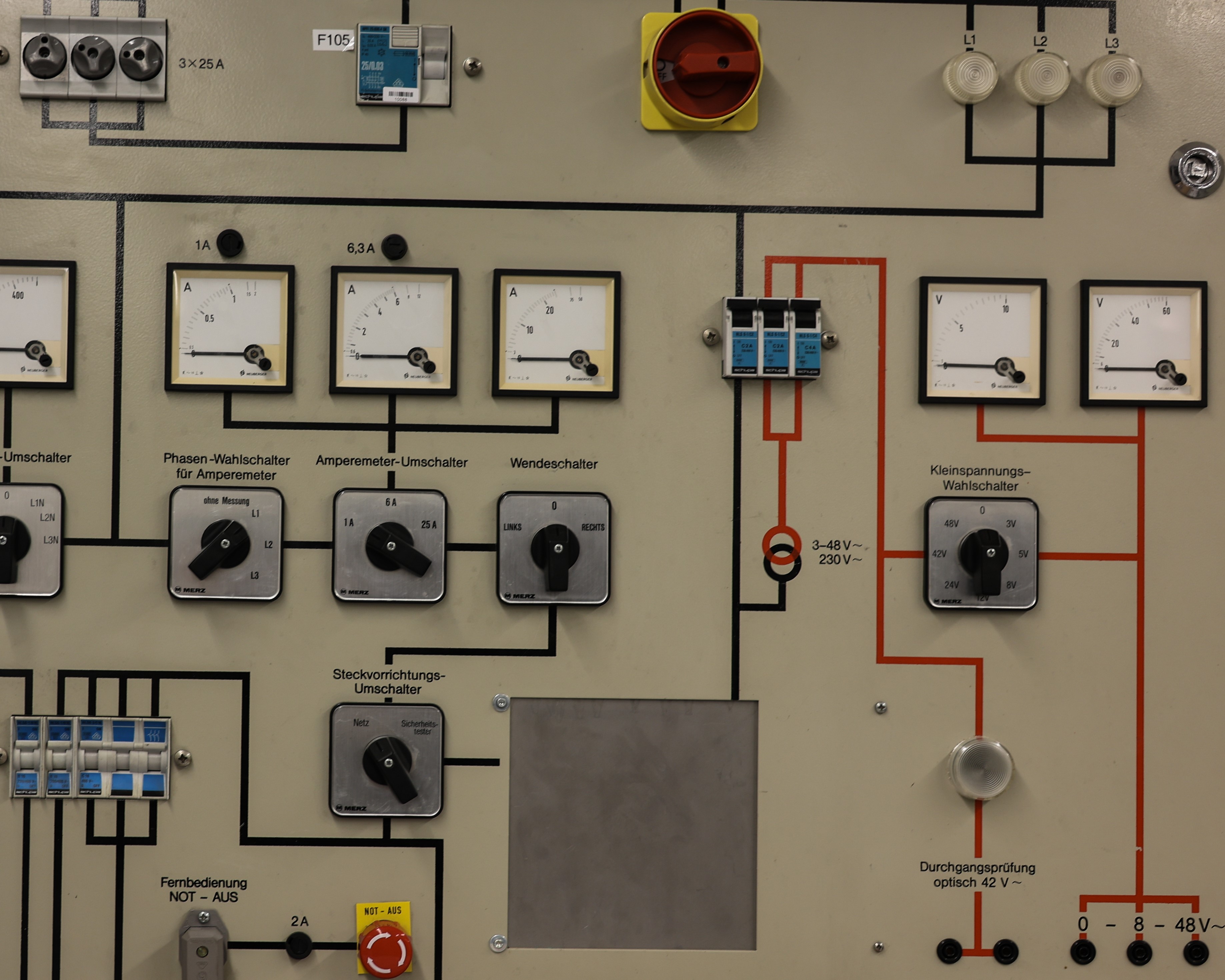 Du willst Maschinen zum Leben erwecken? In dieser Ausbildung lernst du, wie komplexe Anlagen programmiert, gesteuert und automatisiert werden - damit alles reibungslos läuft. Technik, die begeistert! Starte jetzt deine Zukunft mit uns - bewirb dich!