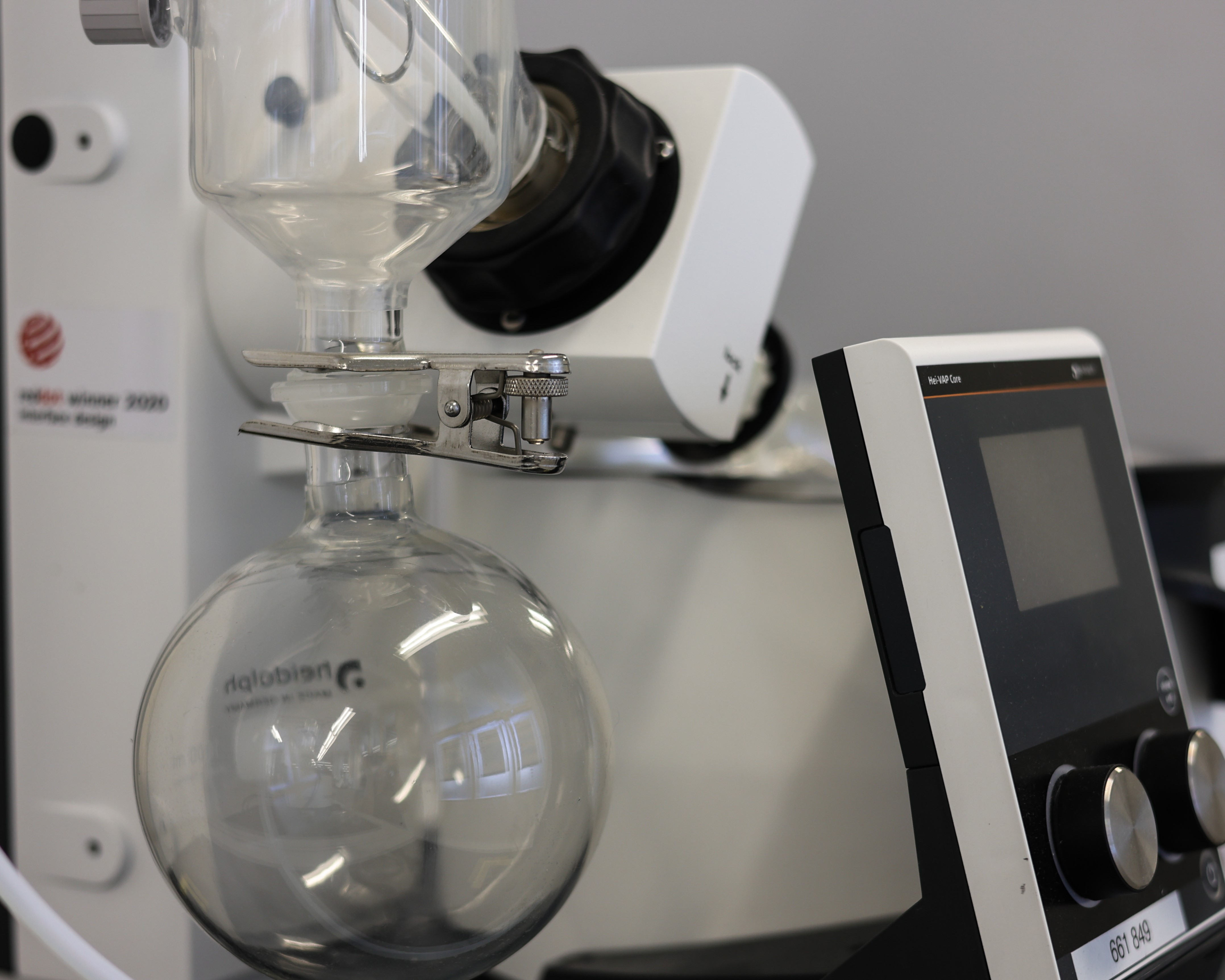 Du hast ein Händchen für Naturwissenschaften und Technik? Im dualen Studium Chemische Technik verbindest du Laborwissen mit Praxis und machst Prozesse industriefähig.
