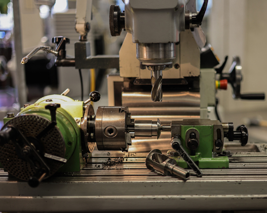 Du hast handwerkliches Geschick und ein gutes technisches Verständnis? Präzises Arbeiten mit modernen Maschinen ist genau dein Ding? Starte in einen spannenden Beruf mit Zukunft.