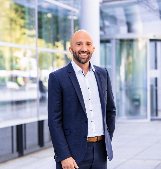 Vertriebler in einem Bürogebäude