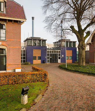 Het mooie huis staat aan een rustige, groene laan