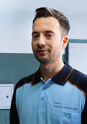 Portret van medewerker in uniform