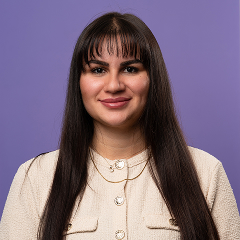 Portret van een vrouw met lang donker haar