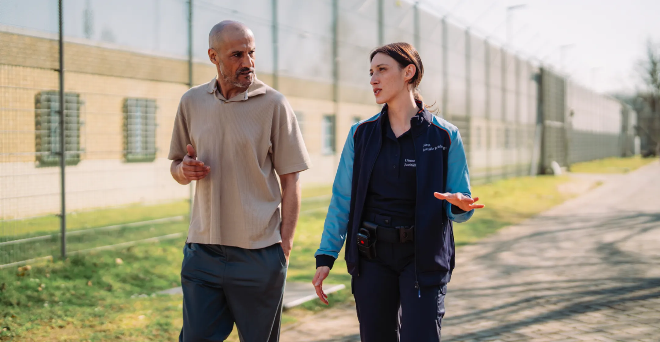 Add image description here