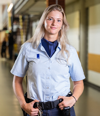 Medewerker in gang van justitiële inrichting