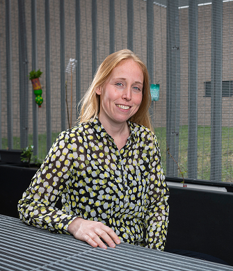 Behandelcoordinator aan tafel