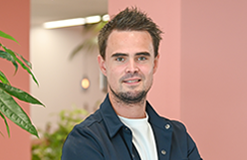 Potrait image of Thomas Bus