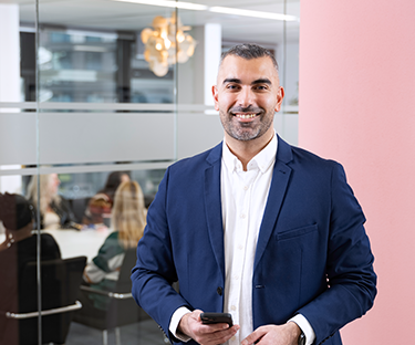 Murat, senior financieel specialist