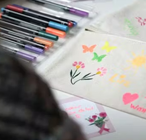 Atelier créatif de cartes et dessins solidaires