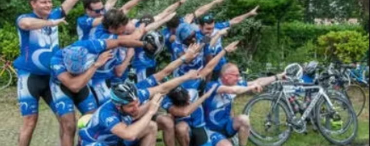Équipe cycliste AXA Atout Cœur lors d’un défi solidaire