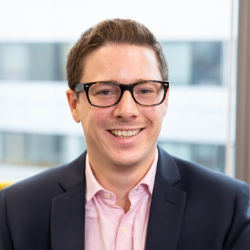Découvrez AXA avec Julien, Sourcing Business Partner