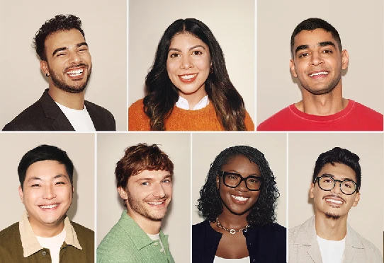 Cuadrícula de retratos de personas diversas sobre fondo neutro