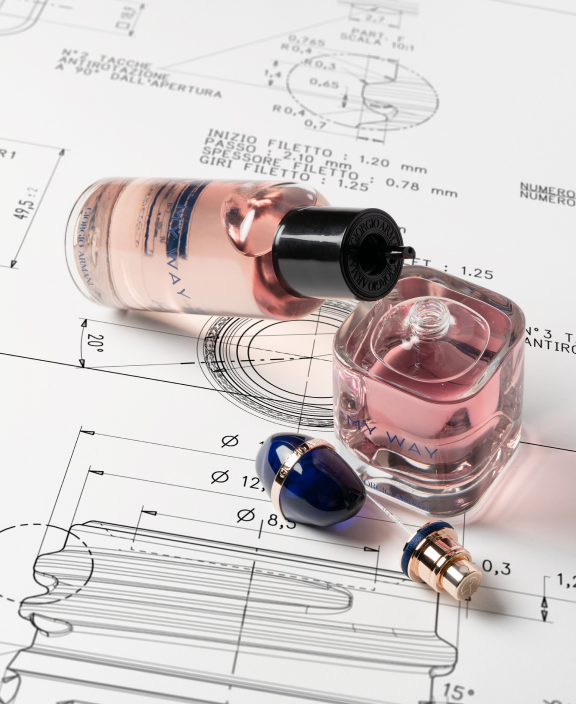 Produit cosmétique et compte-gouttes sur une feuille de conception.