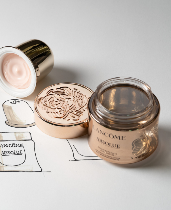 Pot crème Lancôme ouvert avec couvercle doré
