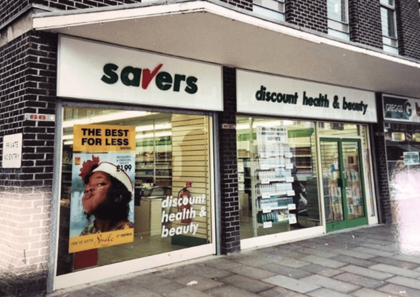 Winkelgevel met Savers en etalage