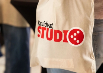 Tas met Kruidvat Studio logo