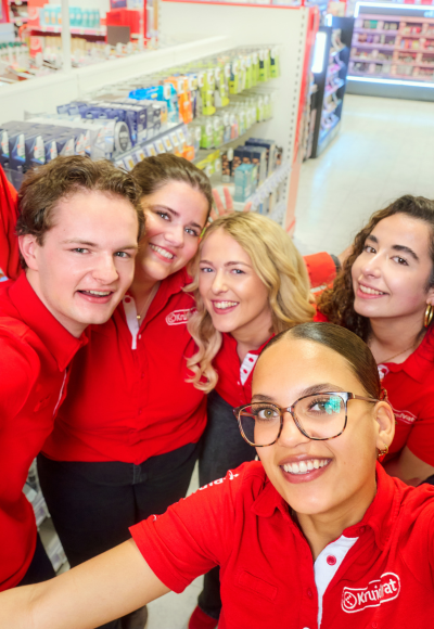 Winkelteam maakt groepsselfie